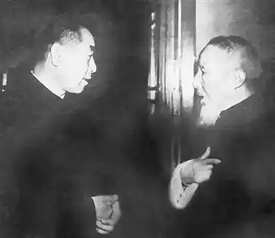 周恩来总理十分重视传统中医的发展。1950年9月8日，周恩来主持政务院