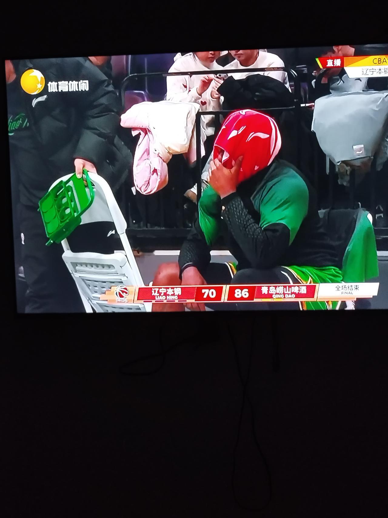 辽篮外援威尔斯为什么哭？因为他看不到辽篮，能有什么大的希望。威尔斯有点身