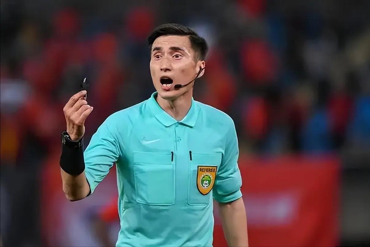 买买提江执法山东泰山和青岛海牛的比赛！这是明显地来报仇了！上一次买买提江执法