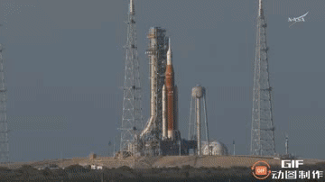 阿尔忒弥斯二号从肯尼迪航天中心发射升空。美国宇航局宇航员里德·怀斯曼、克里斯蒂