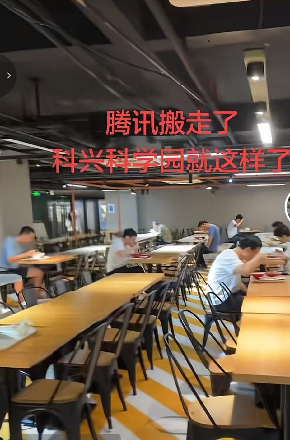 王月眉被驱逐出境，她的下场会很惨。她在中国是上得台面的《纽约时报》驻京记者，表