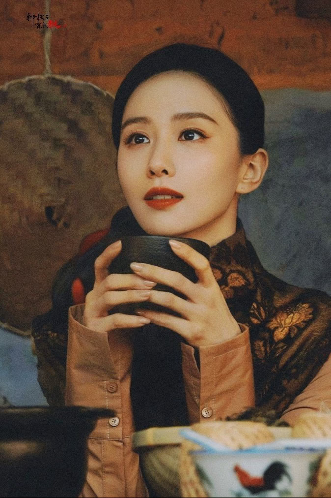 刘诗诗是懂娃衣的美人果然做什么都自带美感，连搭配娃衣都这么有天赋。又优雅又少女