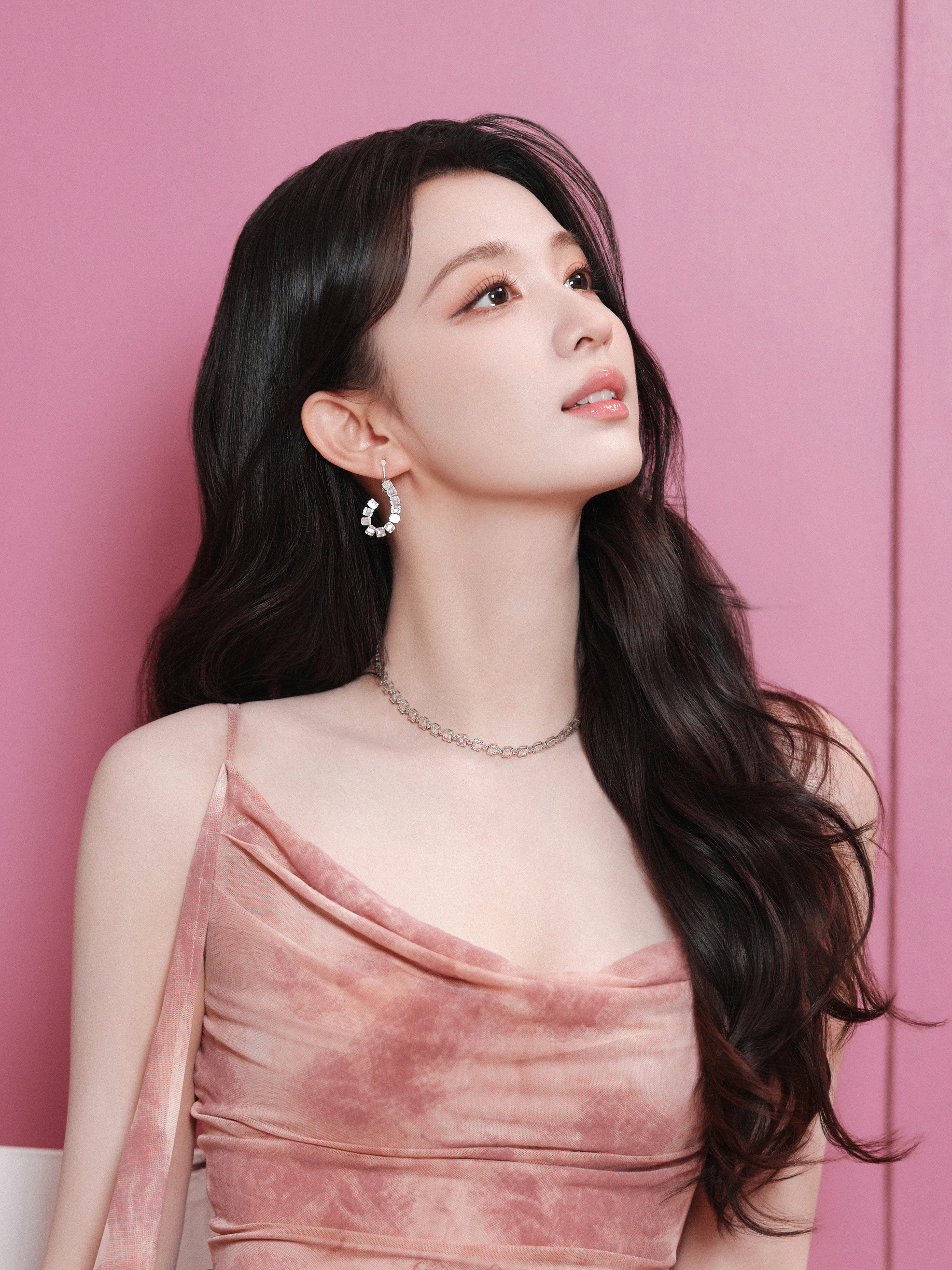 丞磊在飞机上帮王楚然剔牙王楚然就这么斩男又斩女🚢