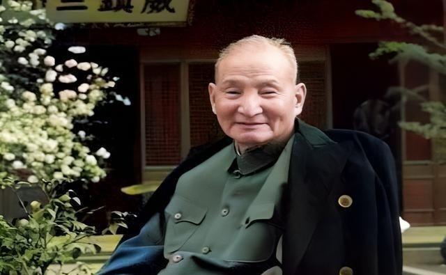 1990年春节前，已经85岁高龄的陈云在杭州休养。半退休状态的他当时仍担任中顾委