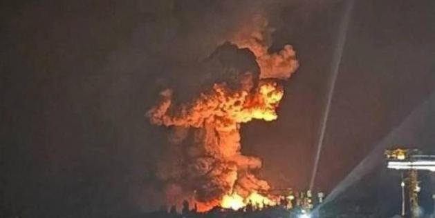 昨天凌晨俄乌冲突突然捅了“马蜂窝”，乌克兰这次是真没怂直接掏出国产远程导弹，对着