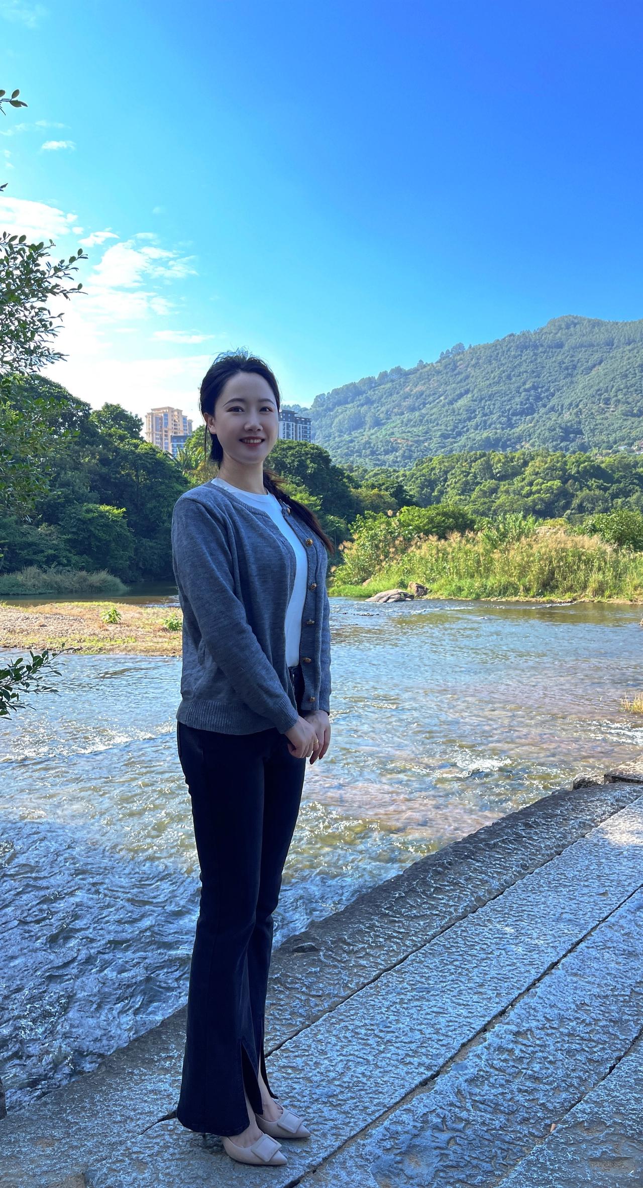 念桥边红药，年年知为谁生户外游玩休闲心情优雅气质