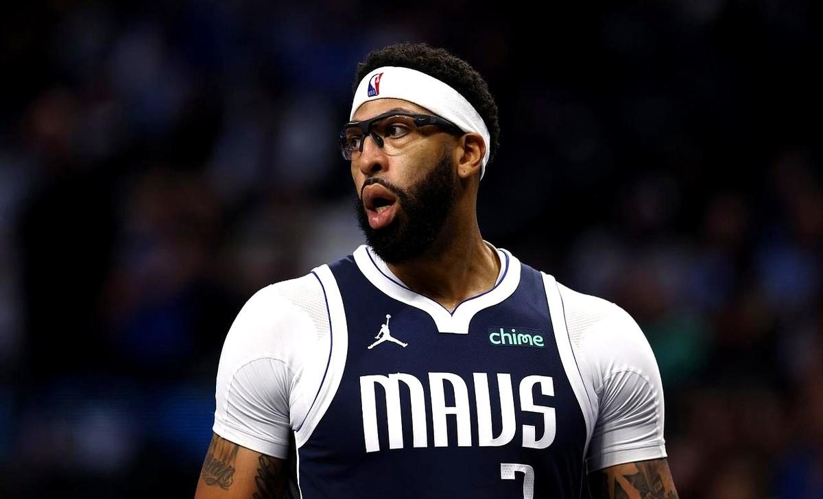 老鹰拿状元秀换戴维斯，独行侠却非要另一个人！这事儿整得挺拧巴。老鹰那边诚意满