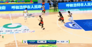 山东高速新外援琼斯表现打几分。看比赛数据，首场比赛17分14篮板3助攻4盖帽1