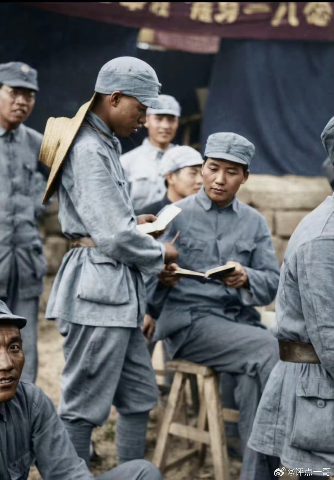 第一次见！那时教员真年轻，帅气！英姿飒爽！