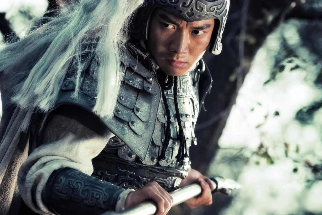 刘备手下有两位猛将，一个赛过关羽，一个赢过张飞，马超和赵云这两位武艺高强的将领，