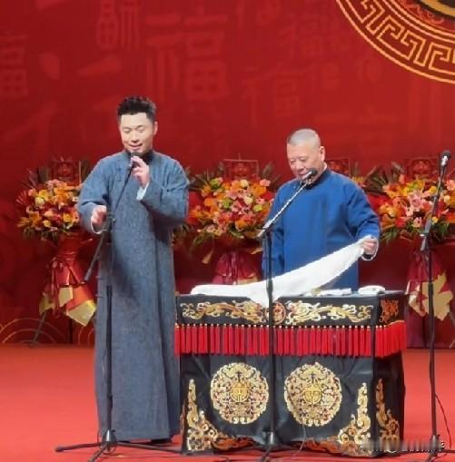 秦霄贤不愧是郭德纲的宠徒。桃李衣钵师徒专场，秦霄贤第一次跟师父合作，整场节目，秦