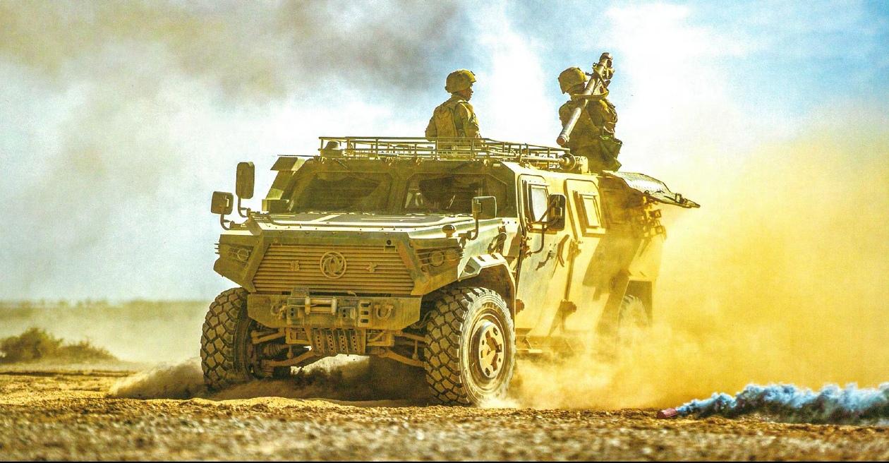 这是陆军轻高机部队最重要也是最主要的机动平台，第三代猛士高机动车辆。注意观察前轮