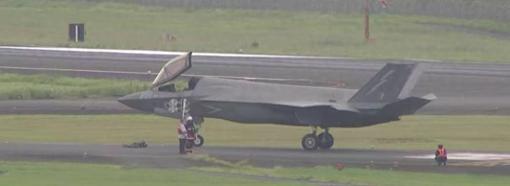 英国丢人现眼，F-35B战机再次迫降外国，当垃圾到处乱扔？8月10日上午，一
