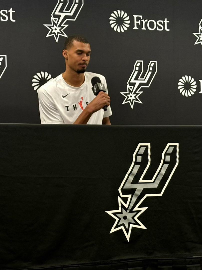 历史级别高效输出！文班亚马26分钟轰下40+10保住常规赛评奖资格，传奇纪录再度