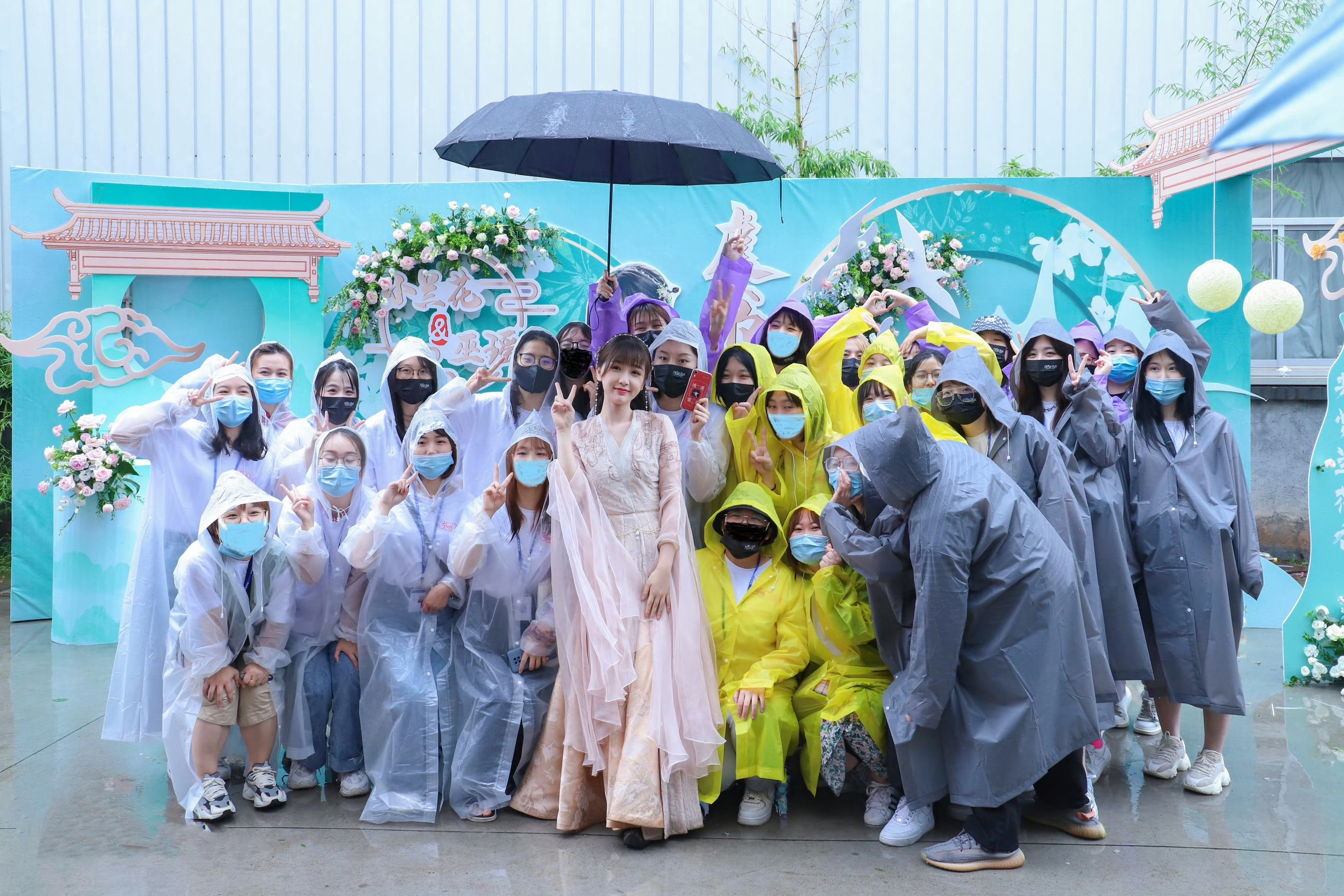 虞书欣这些年虞书欣和粉丝的合影同框纪念📷