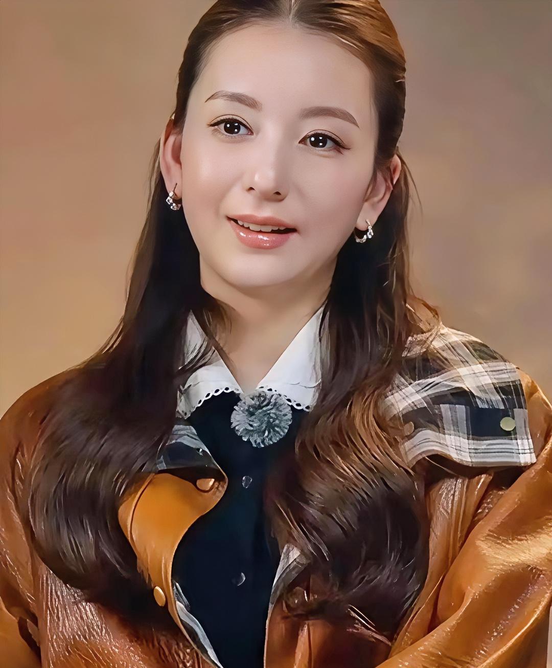方媛生完三胎，才半年，就去录《桃花坞6》。节目组分房，男嘉宾9个人挤一个厕所，