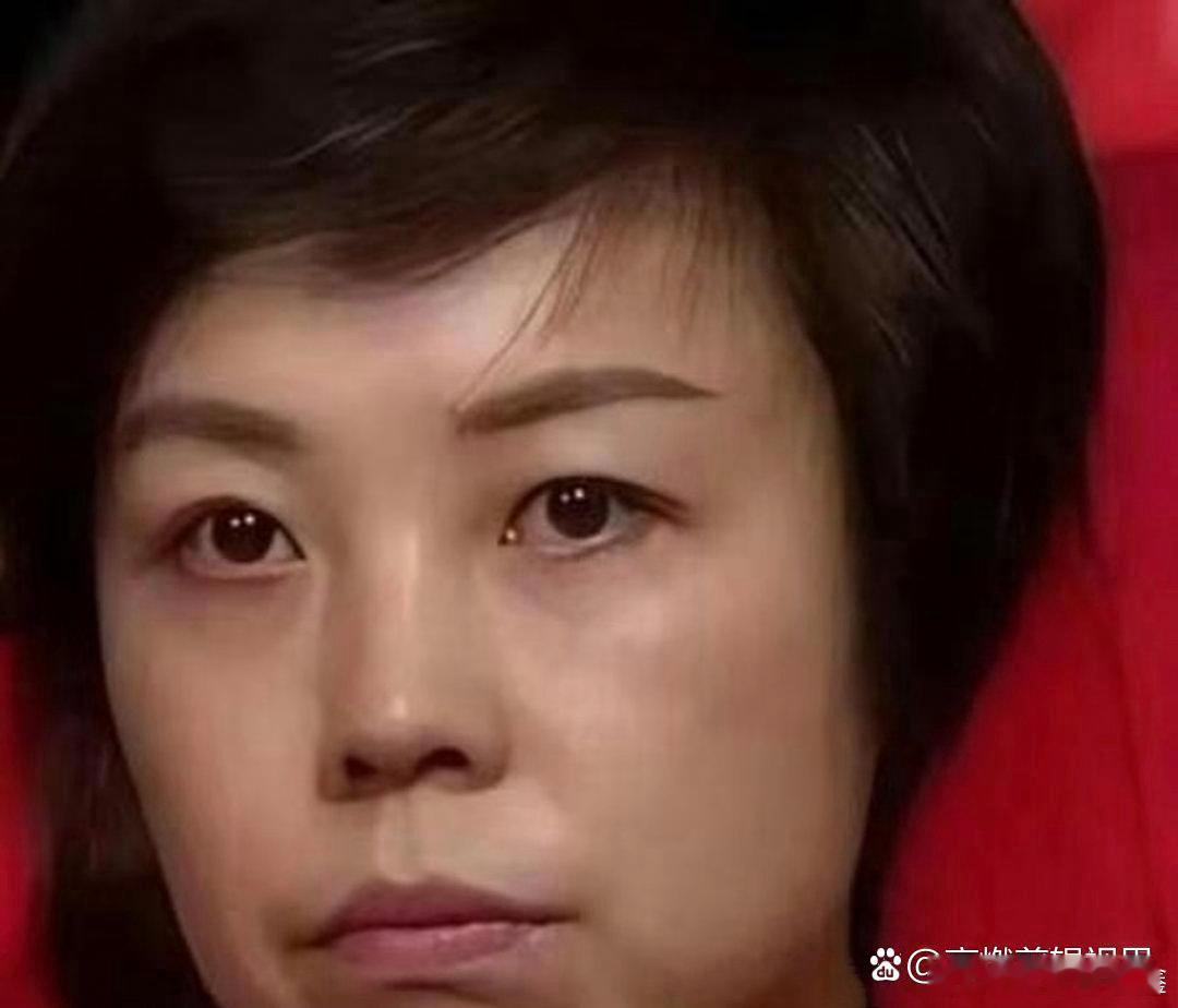 我到现在都忘不了陈梦夺冠那一刻，张怡宁和丁宁啥神情。丁宁眼睛瞪老大，嘴微微张开，好像嘀咕了句：好家伙