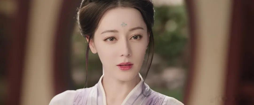 迪丽热巴这次的妆造可以啊超级好看