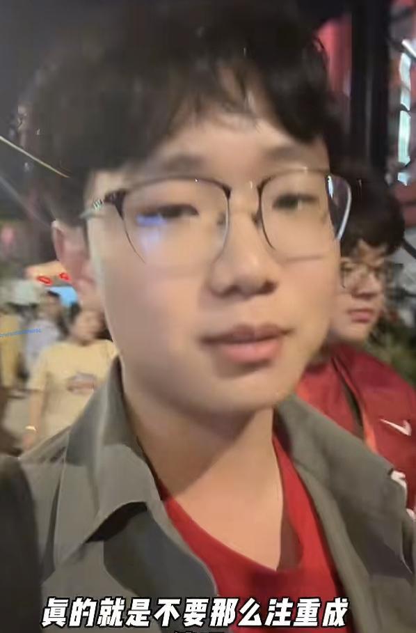 虽然在主场输给了北京国安，但上海海港知名球迷海上奥斯卡还是非常乐观的。他认为本赛