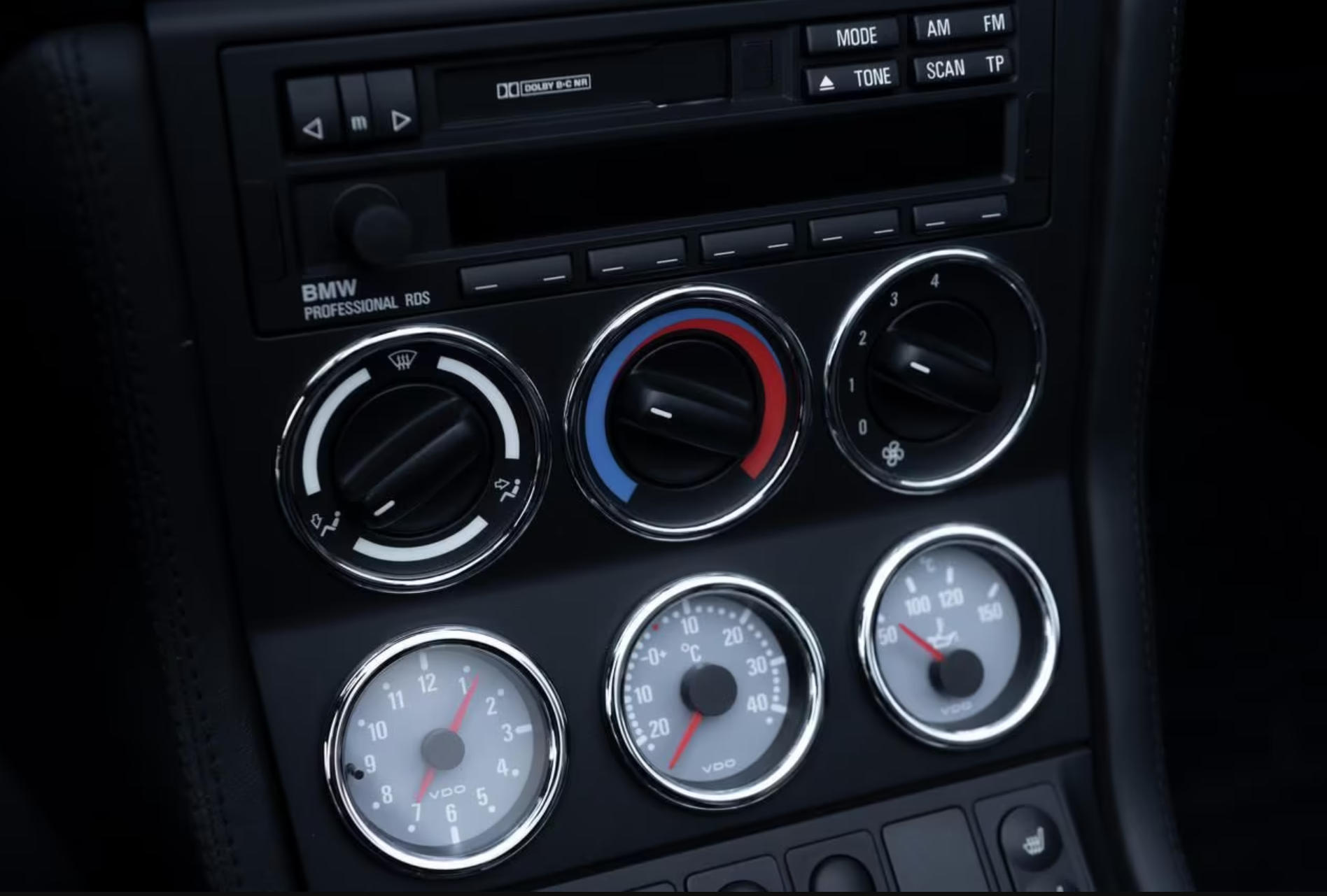 好车分享BMWZ3M，这台车的颜色不怎么样，不过成色非常完美，当敞篷小跑车加