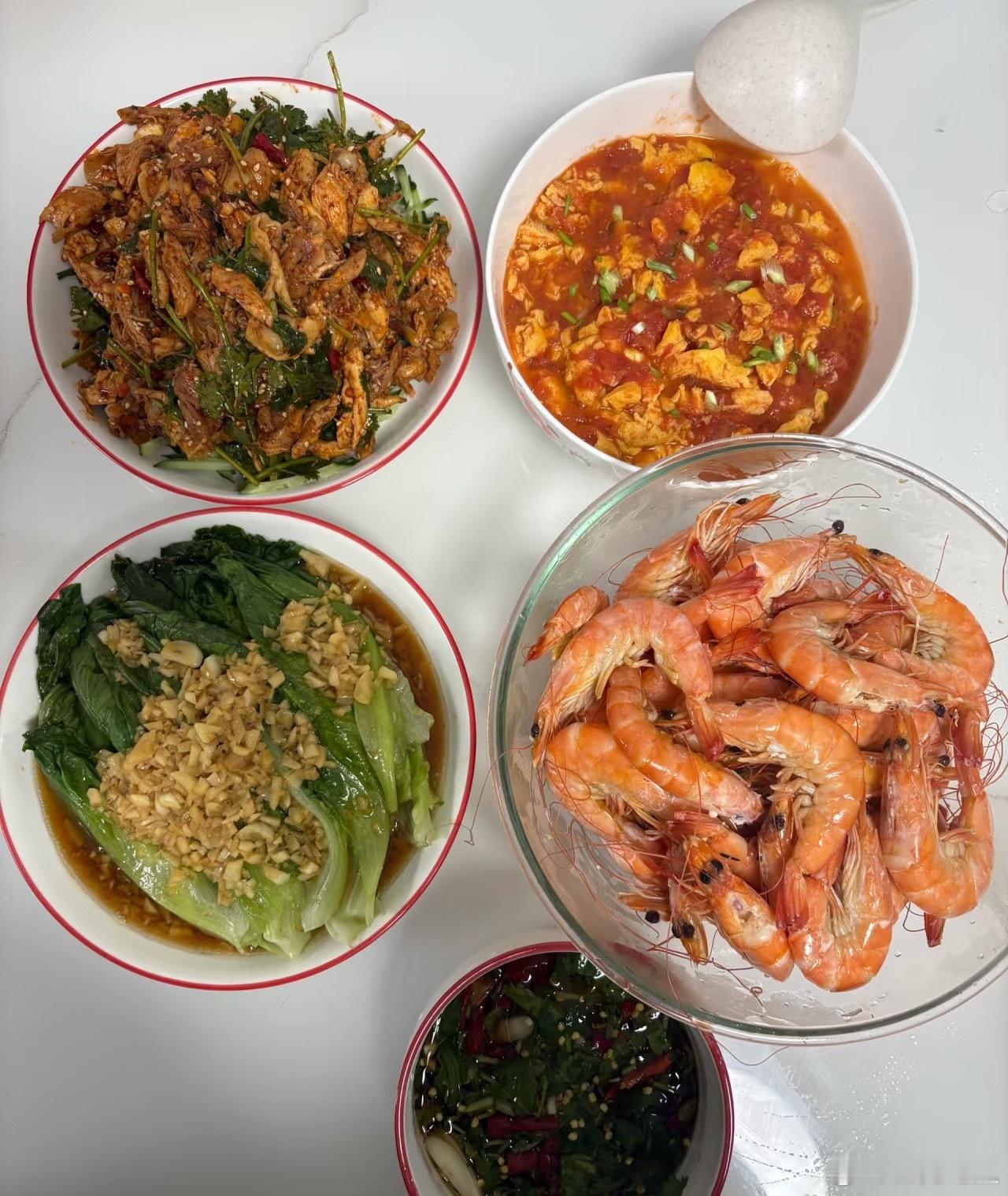 婆婆做饭有个习惯，让我相处久了心里挺别扭。她做饭从来不会询问家里人的口味，不问公