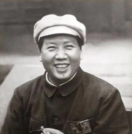 徐海东雪中送炭，毛主席记了30年，后来开会时：海东同志来了吗？原标题徐海东雪中