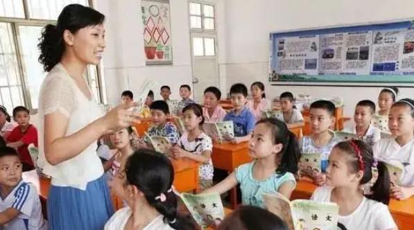 教育部重磅发声！明确要巩固义务教育教师平均工资收入不低于当地公务员的成果，让千万
