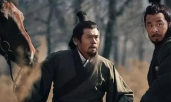 公元199年曹操俘虏陈宫，处死之前戏弄他：“你一死，你的妻子怎么办呢？”陈宫想到