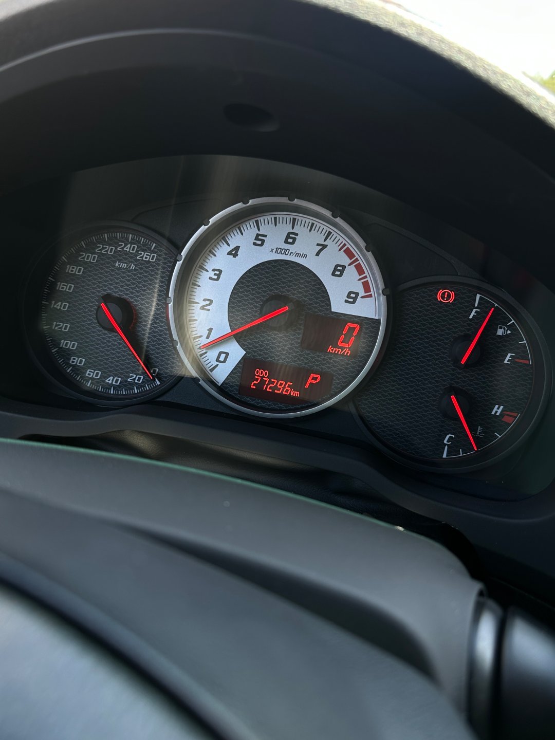 大哥开来一台自动挡丰田86，车况挺绝14年一手车，仅仅行驶2.7万公里[吃惊