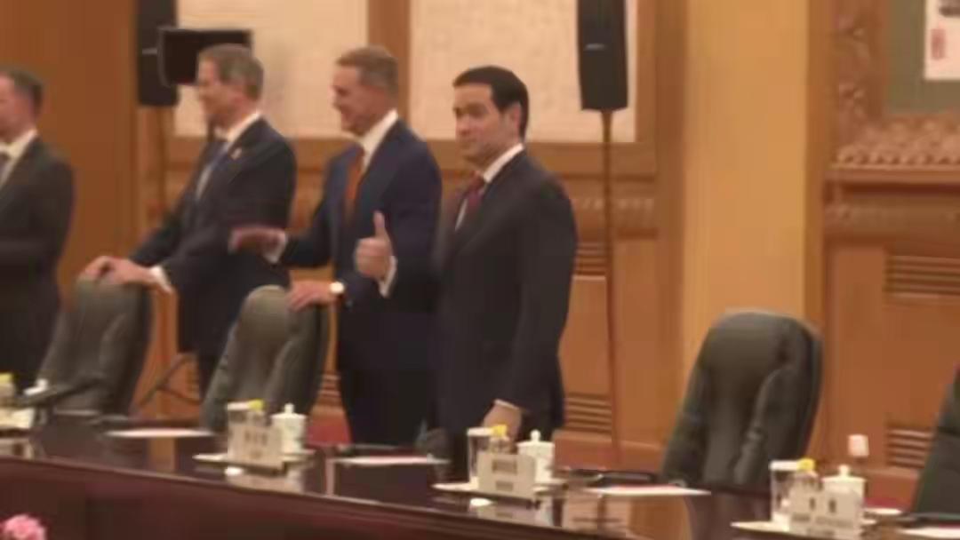 被中国制裁六年的反华政客，亲眼见识中国基建后，彻底沉默了。鲁比奥前脚大赞人