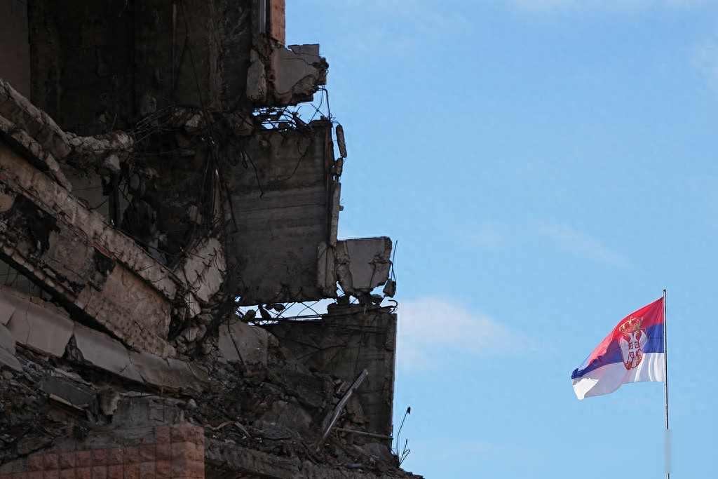 塞尔维亚吵翻了：拆北约轰炸遗址，给特朗普家酒店让路昨天塞尔维亚议会表决取消了