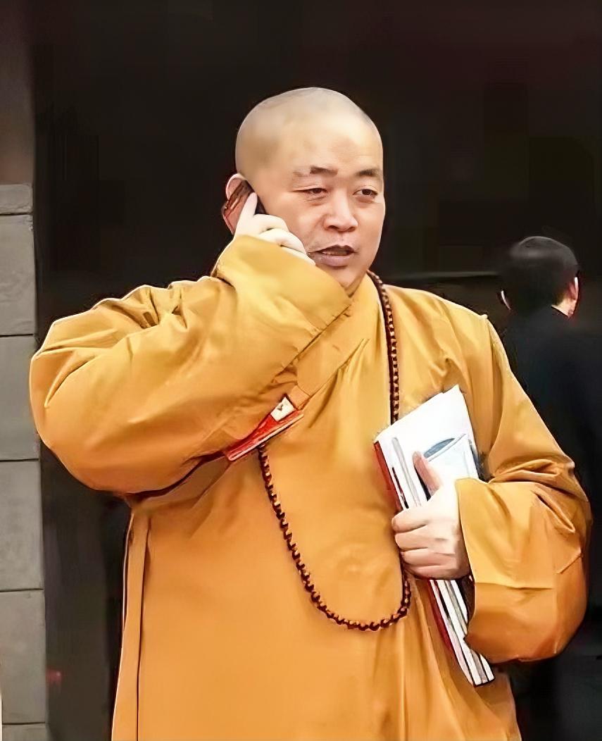 十几年前有朋友在少林寺游玩时碰到了释永信，于是就断言释永信是好色之徒。当时我还觉