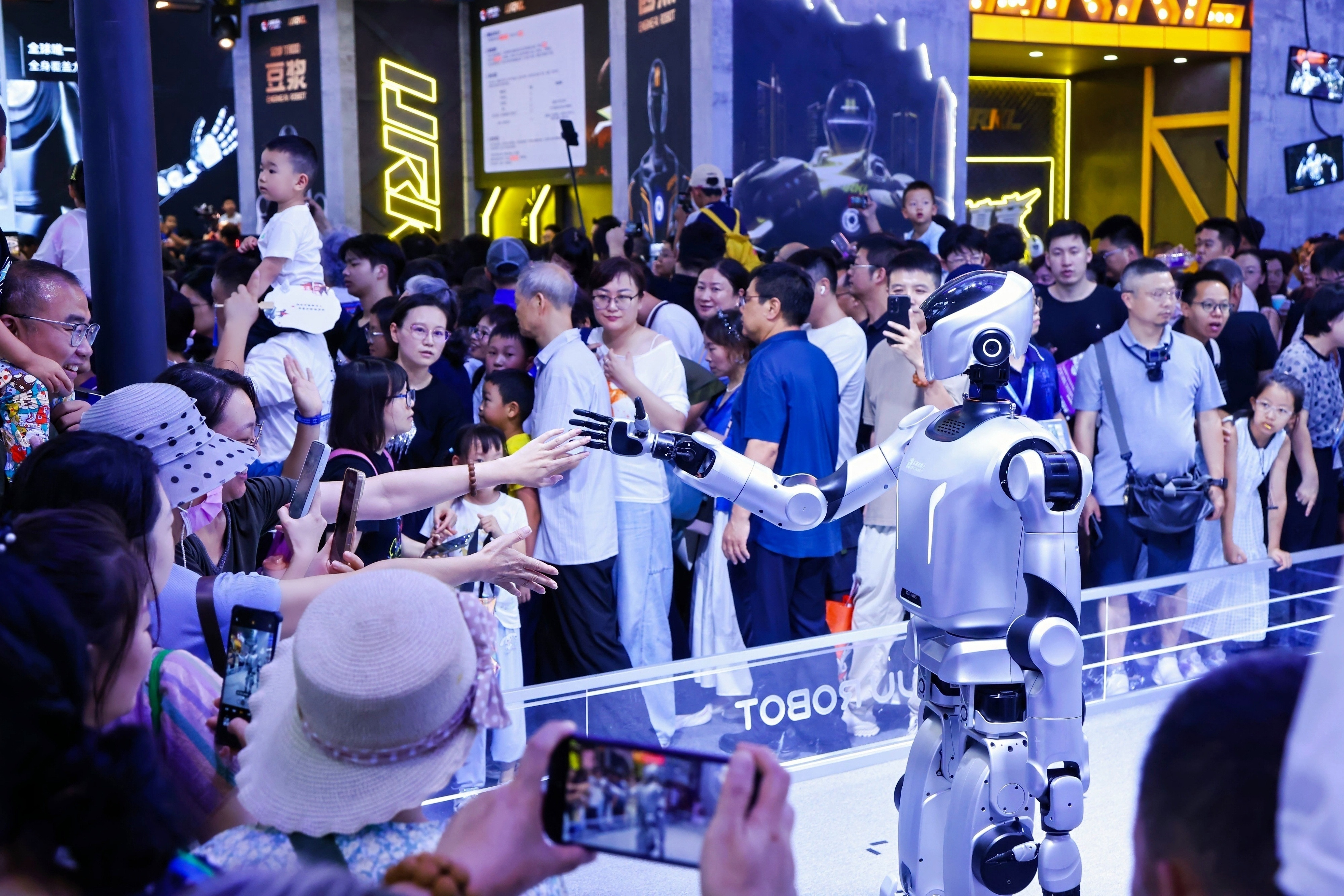 2026世界机器人大会的干货很多，让我对这个行业有了更深的认识。比如全行业都在说今年是物理AI元年，