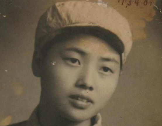 “战友，救救我！我是自己人！”1951年，几名志愿军战士顺着公路搜索前进时，忽然