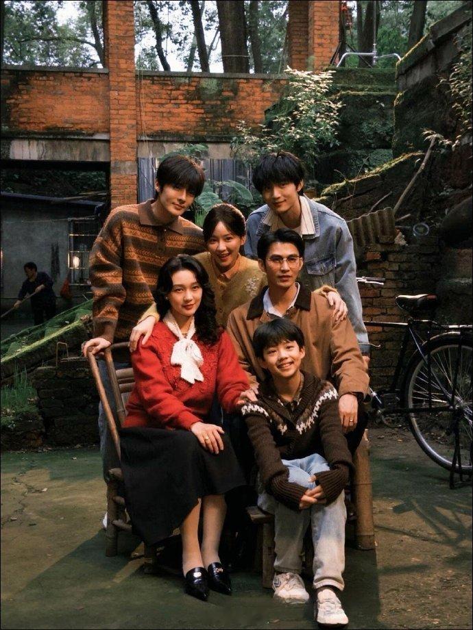 这样的中式父母我接了刷《家里家外2》被蔡晓艳夫妇戳中了！不逼娃“让”玩具，坚定护