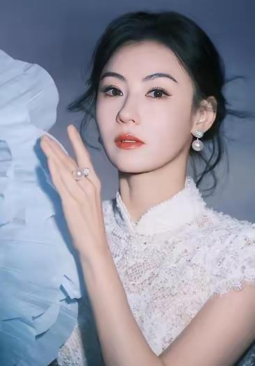 张柏芝可能真的后悔晚了，不是后悔2018年生下小儿子，也不是后悔没公开孩子爸