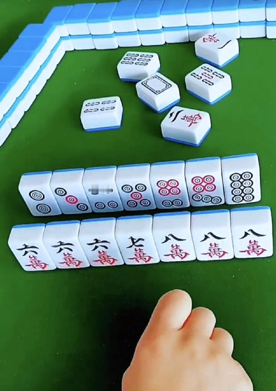 高手快看看！这个牌该打7萬吗？