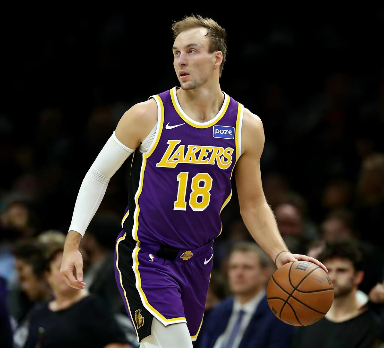 Shams：“湖人在得到肯纳德的同时，也在积极的与鹈鹕队探讨萨迪克-贝的交易。”