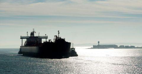 340万桶俄油堵在中国近海，印度退单美国制裁，中国为啥不接？根据彭博社最新