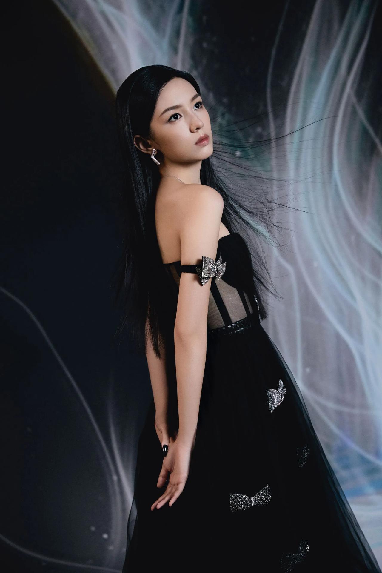 周也美图分享，黑色晚礼服写真，优雅美丽，颜值出众周也写真照周也写真周也日常实
