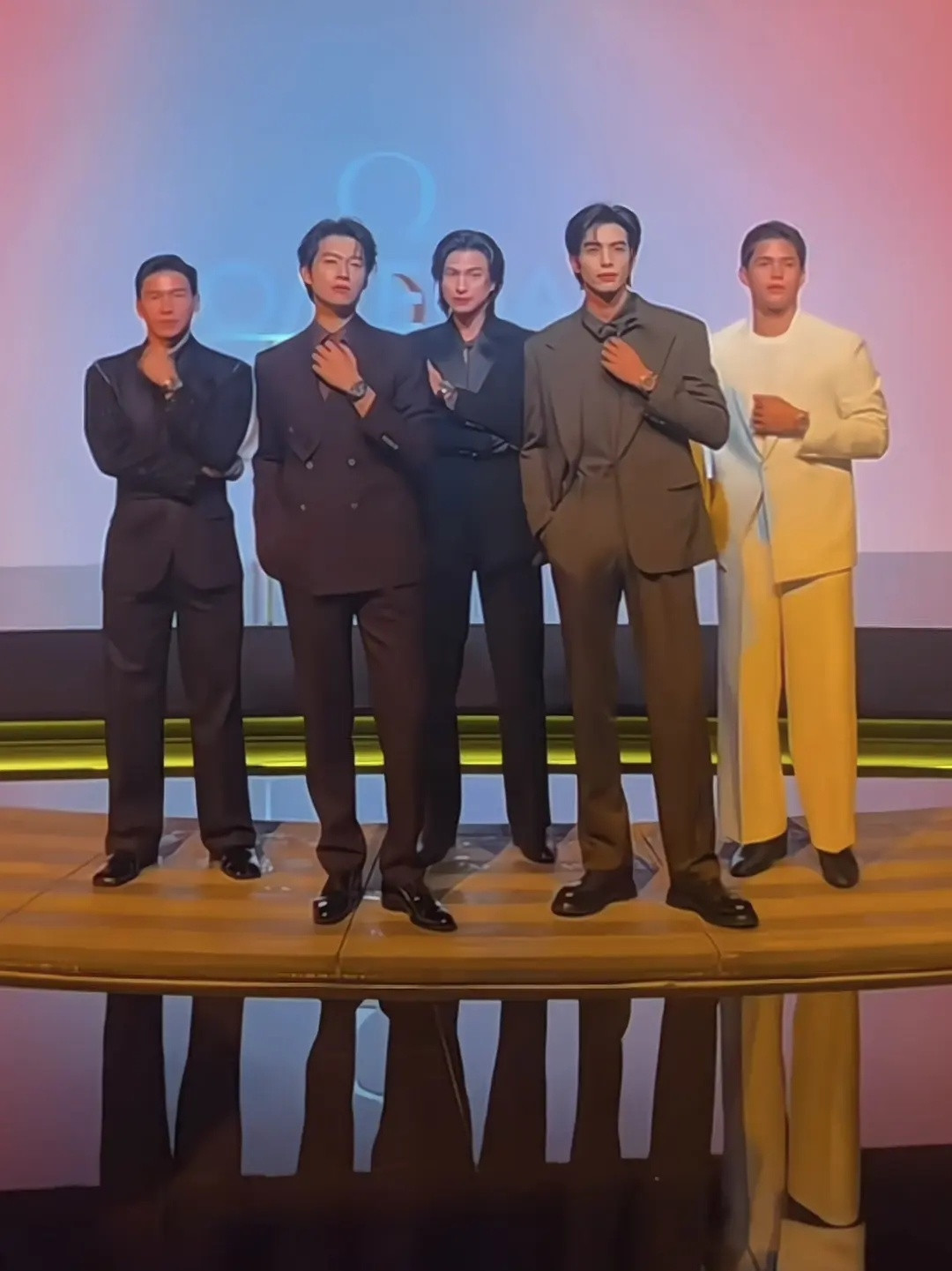 这样对比，魏大勋身材完败宋威龙啊