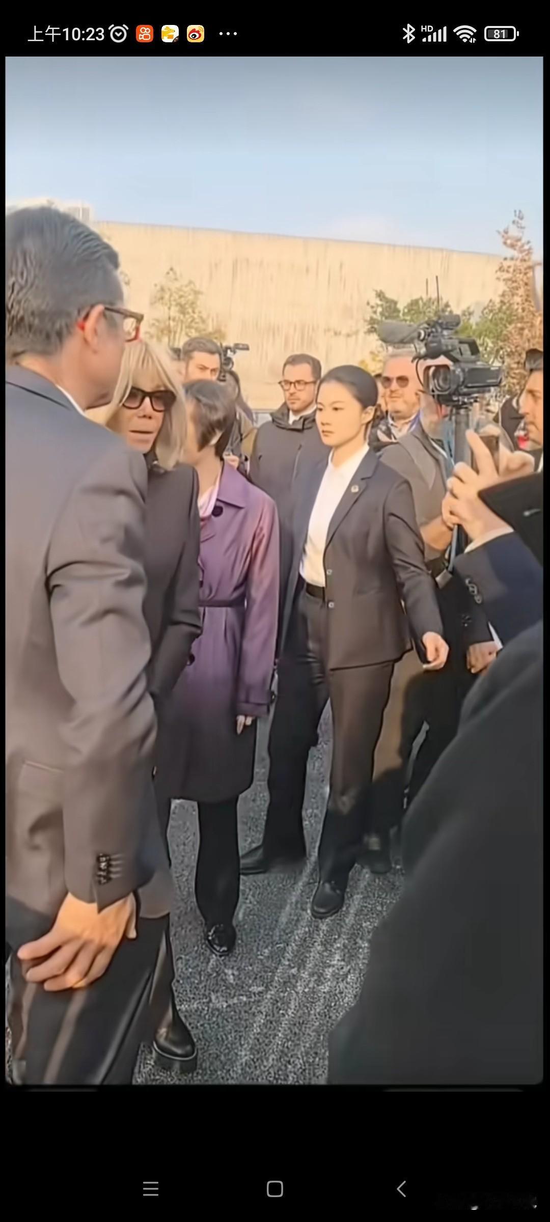 又见中南海女保镖，英姿飒爽，眼神犀利，女中豪杰!