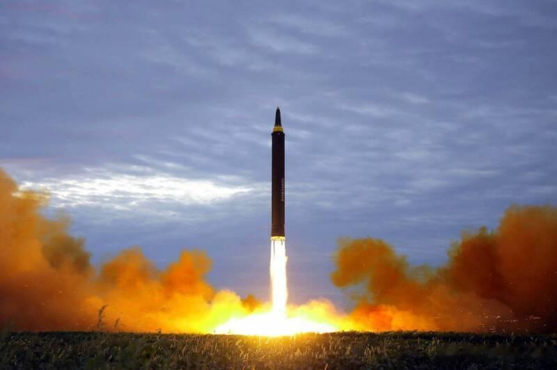 朝鲜今晨发射弹道导弹韩日军方进入戒备状态海外新鲜事朝鲜今晨再次发射导弹。韩国