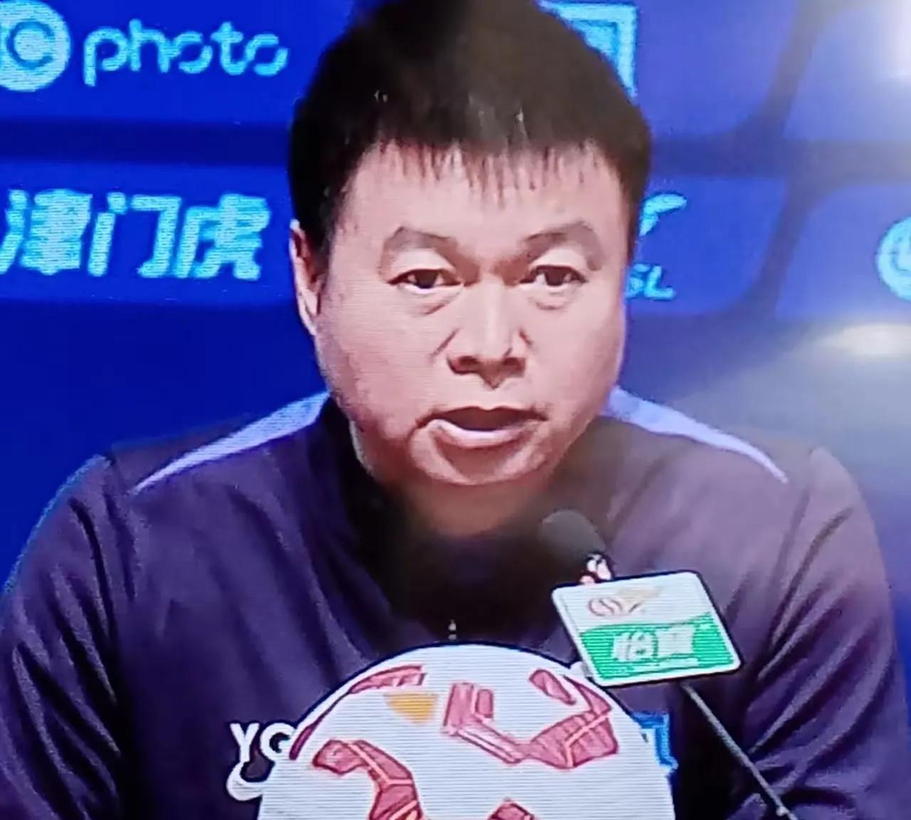 对于输给青岛海牛的比赛，于根伟说：“这场比赛，我们大家都不满意，整场打的不积极主
