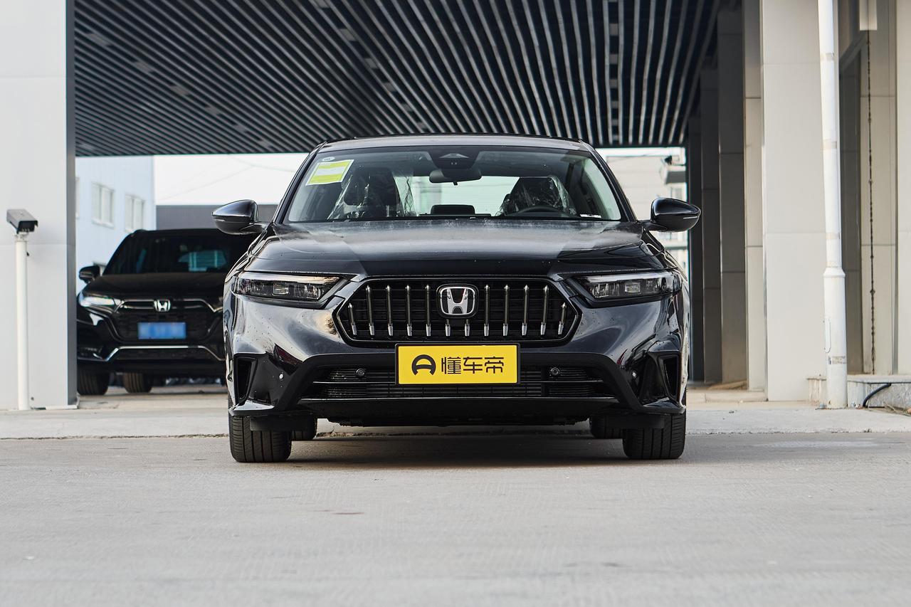 最近在二手车市场转了半个多月，专门盯英仕派。不是因为多喜欢这车，而是发现它跟雅阁