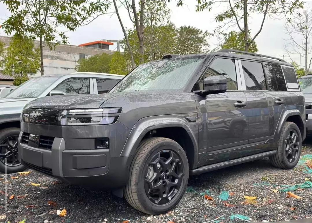 长城能不能造一台钛7？这不难吧，用哈弗h9的硬派方盒子外壳，套上枭龙max的hi