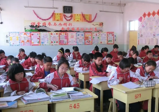 “呲水事件”暴露的是对尊师重教观念的淡化！近日，浙江瑞安马屿镇中心小学一起学生