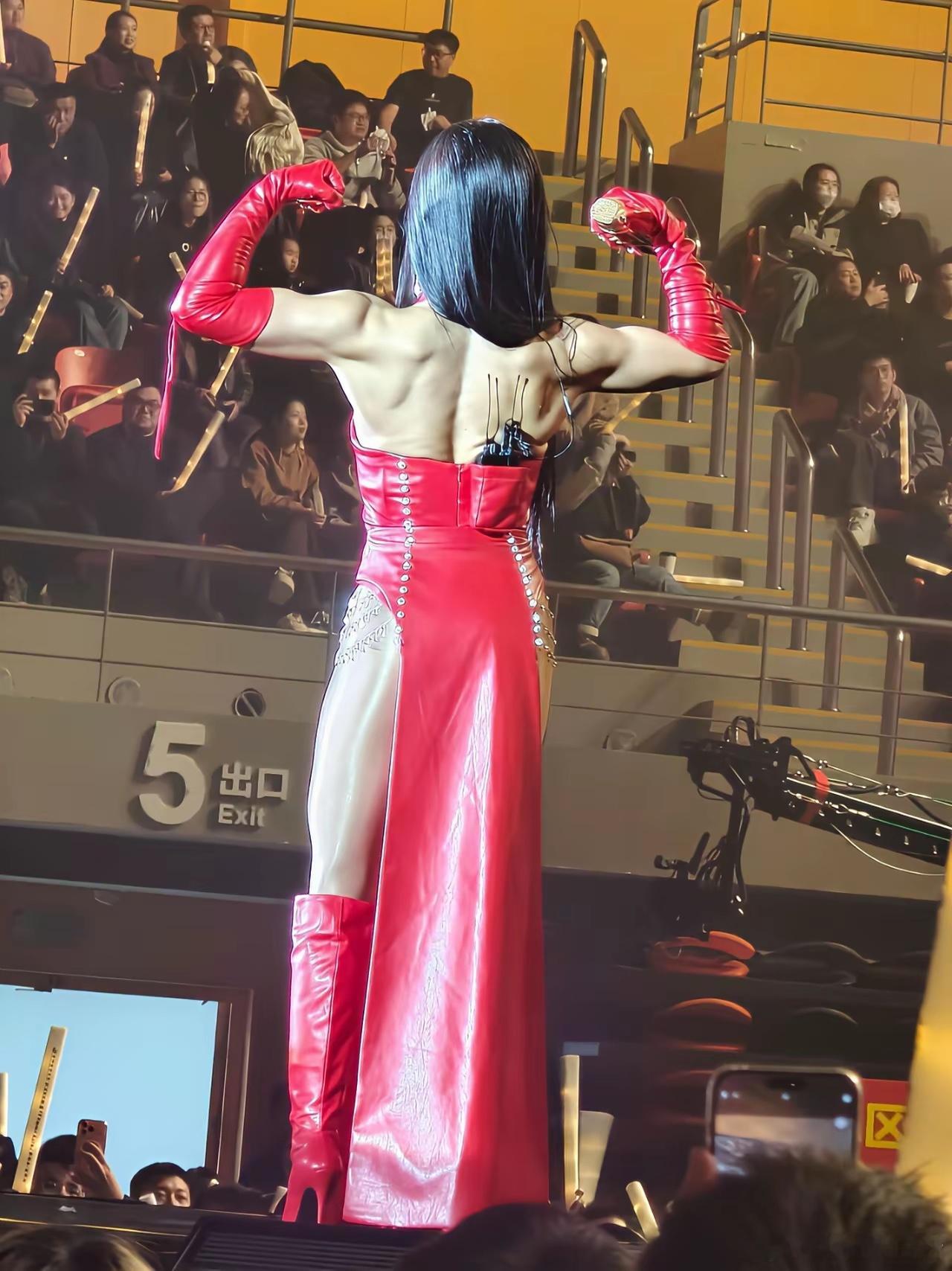 江映蓉肌肉女，这牛娃背太牛了江映蓉石家庄