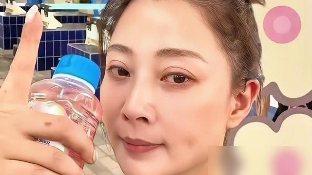 殷桃这次上《花少》，终于把她永远当不了顶流的病根，给坐实了。说实话我看这阵容