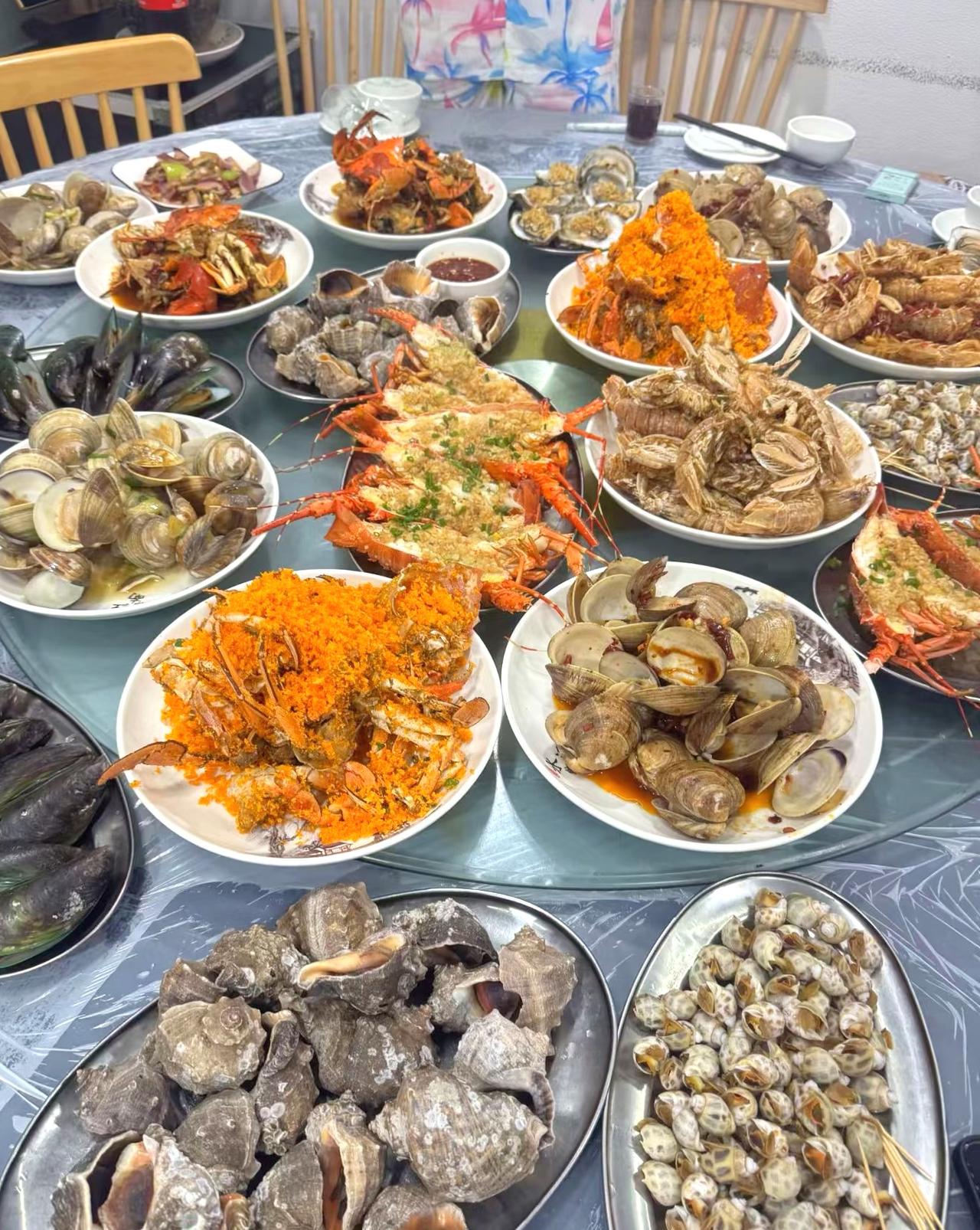 广东的海鲜，一式两份方便夹菜！